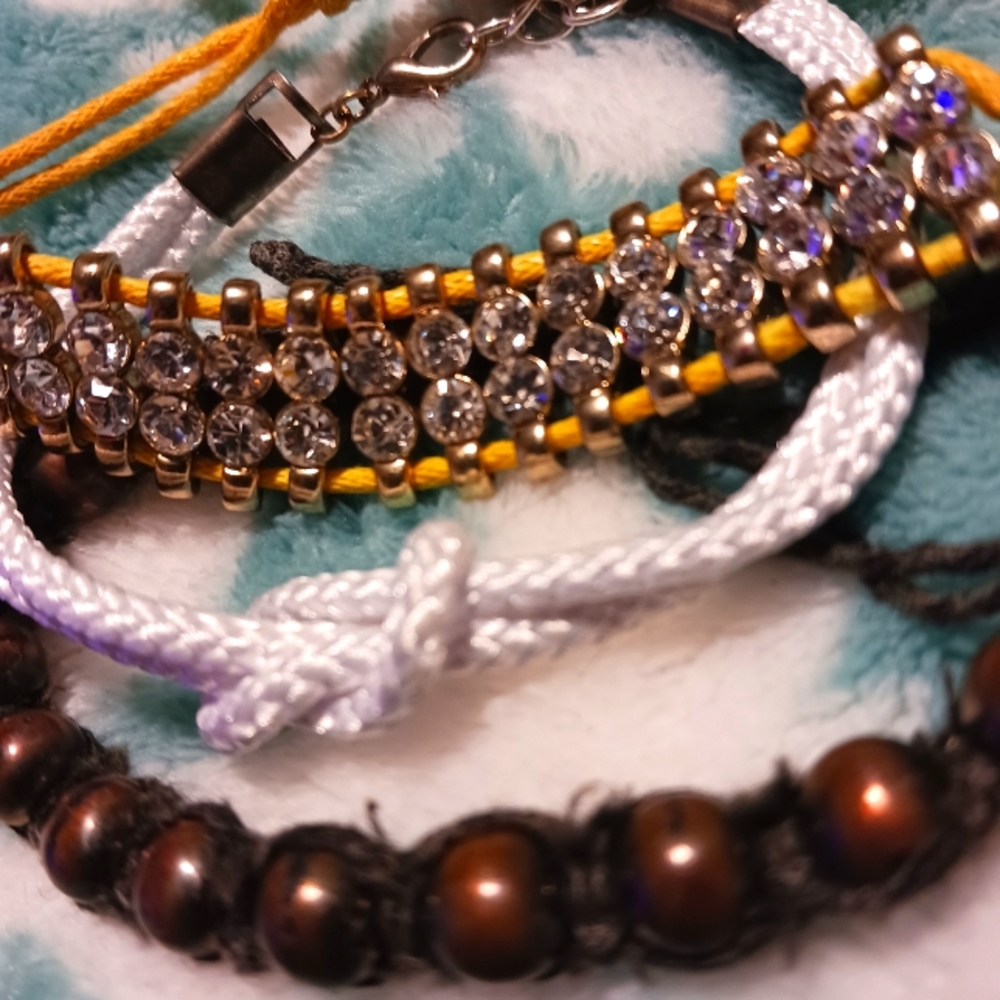 Vintage bracelets lot